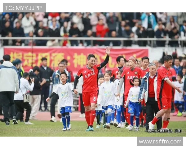 观战的足球明星究竟是谁引发了球迷们的热议与关注